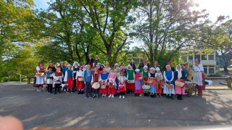 Gruppe_Barmherzige_Frauenmit Kindern